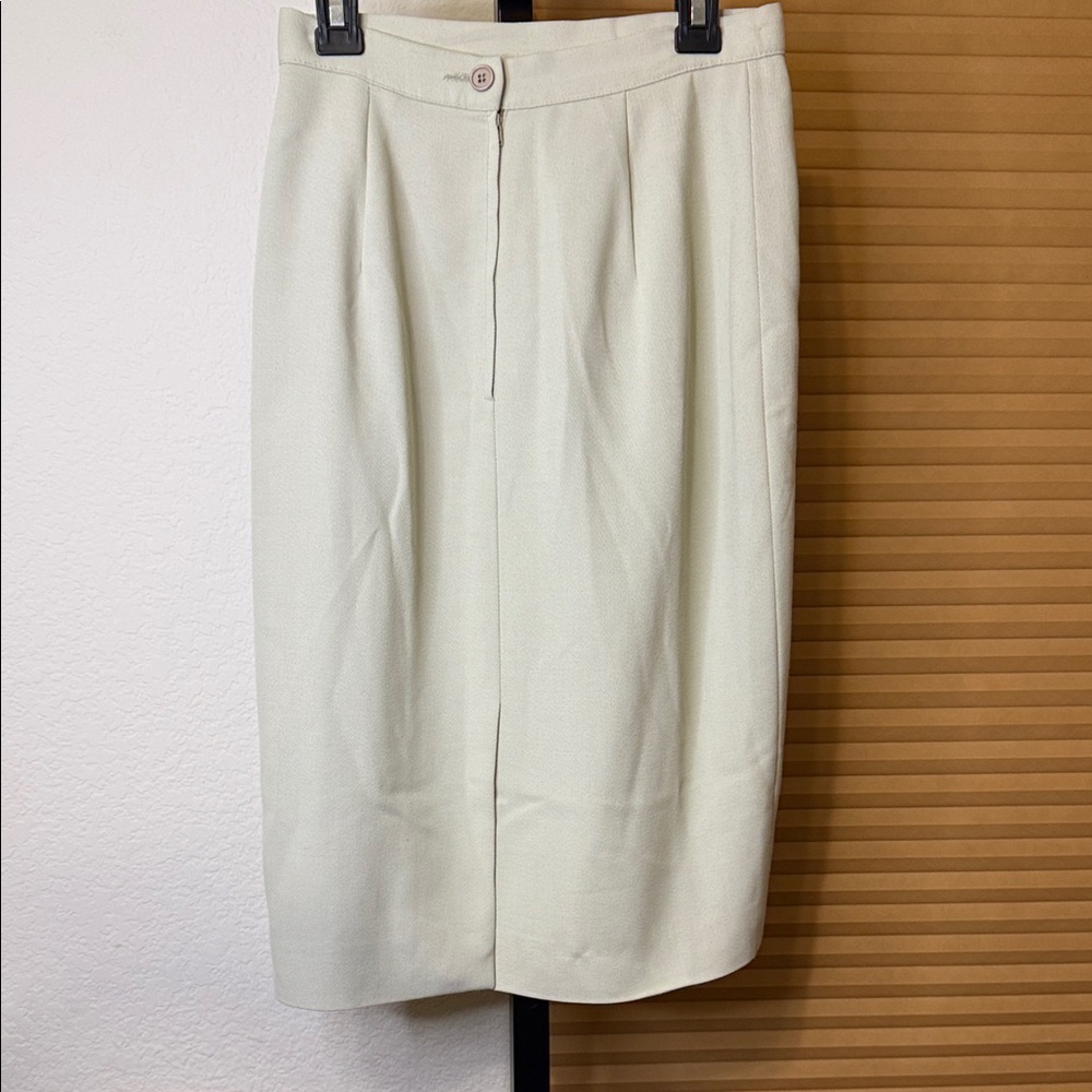 Giorgio Armani Light Cream Pencil Skirt - Picture 2 of 3